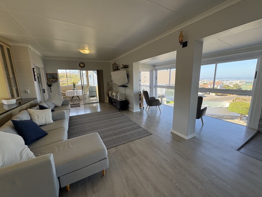 4 Bedroom Property for Sale in Pearl Bay Western Cape